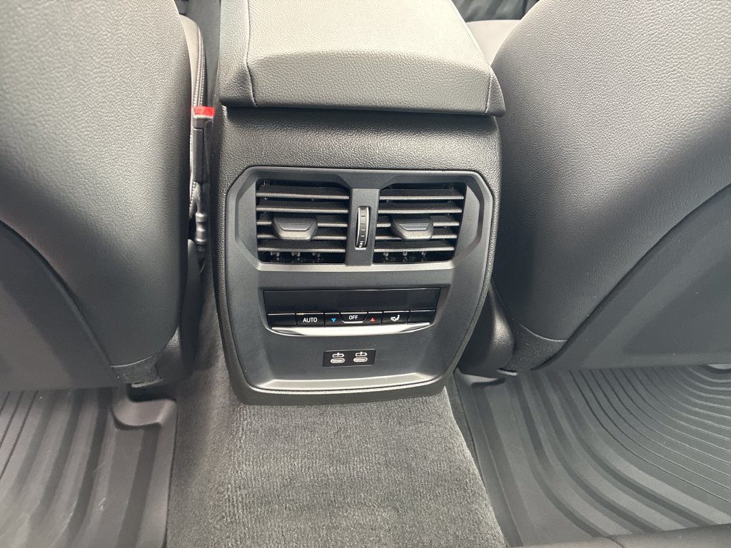 New 2026 BMW 330i xDrive Sedan w/ Premium Package AWD/4WD image 20