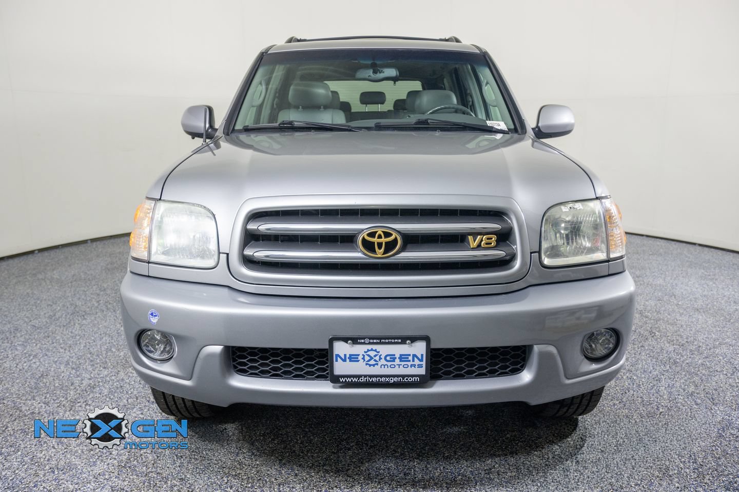 Used 2004 Toyota Sequoia Limited w/ Preferred Accessory Pkg AWD/4WD image 3