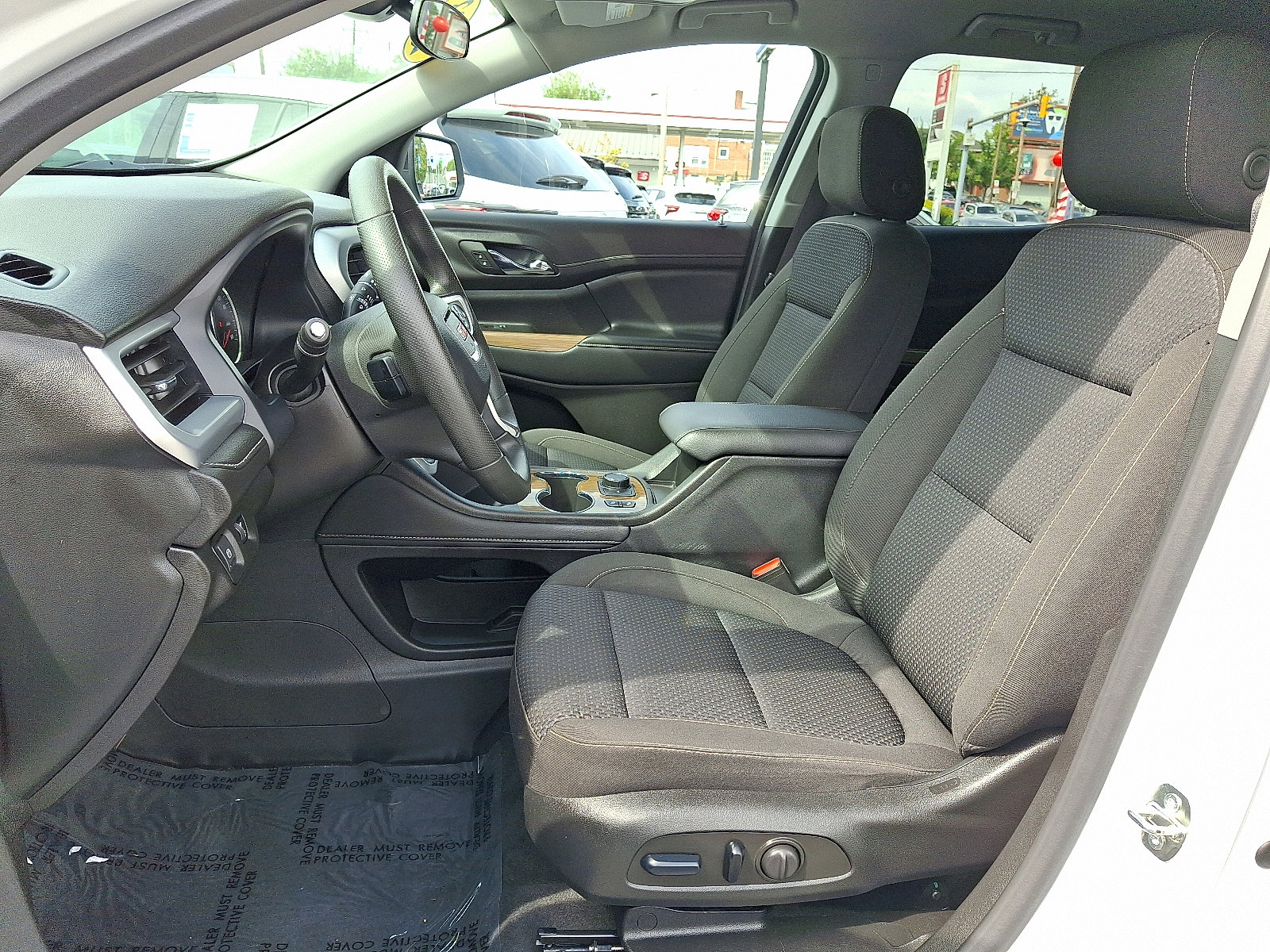 Used 2023 GMC Acadia SLE w/ Driver Convenience Package image 16