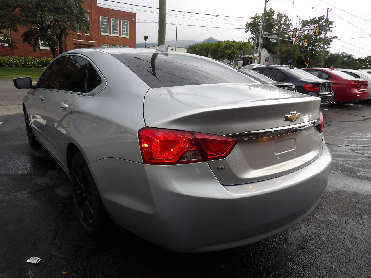 Used 2017 Chevrolet Impala LT image 3