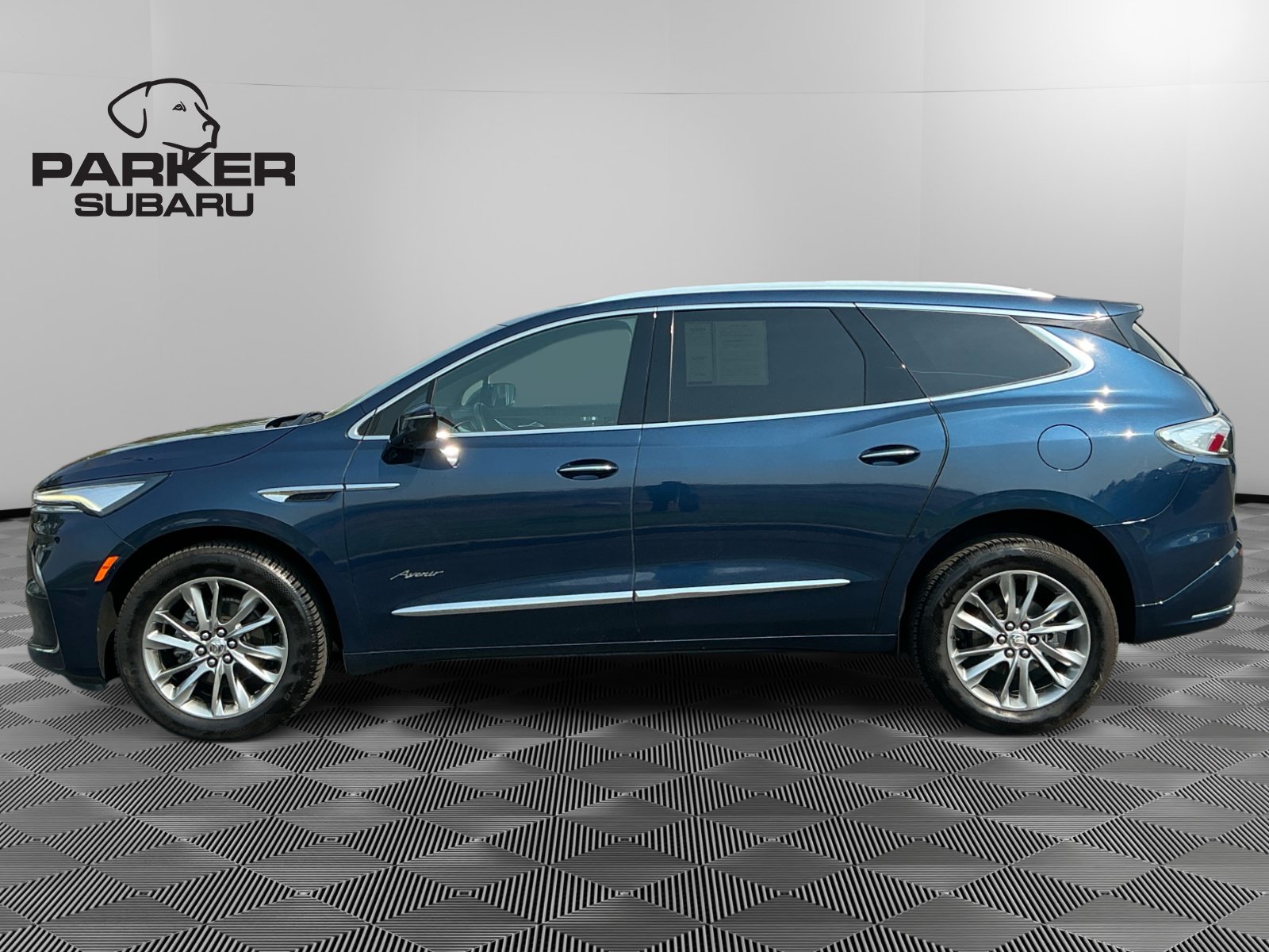 Used 2024 Buick Enclave Avenir w/ Avenir Technology Package AWD/4WD image 2