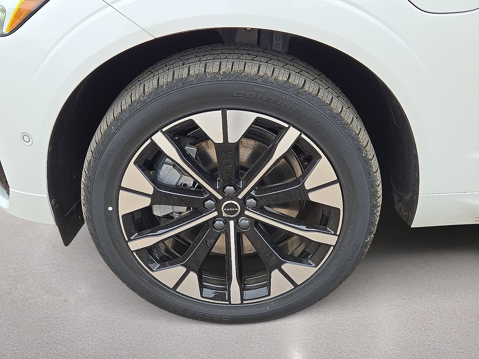 New 2026 Volvo XC60 T8 Plus w/ Protection Package Premier AWD/4WD image 10
