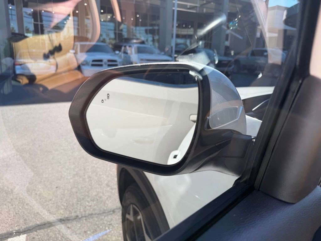 Used 2025 Kia Seltos EX w/ EX Sunroof Package image 7