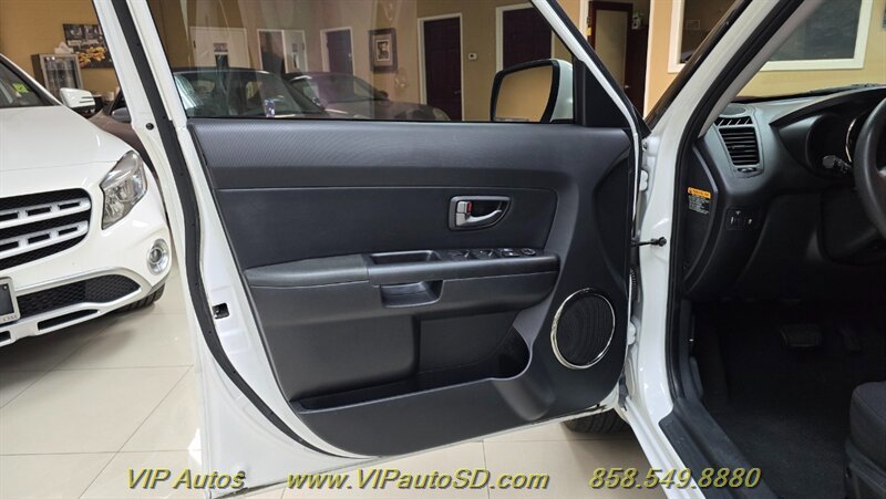Used 2010 Kia Soul + FWD image 11