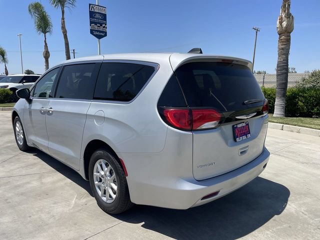Used 2022 Chrysler Voyager LX FWD image 6