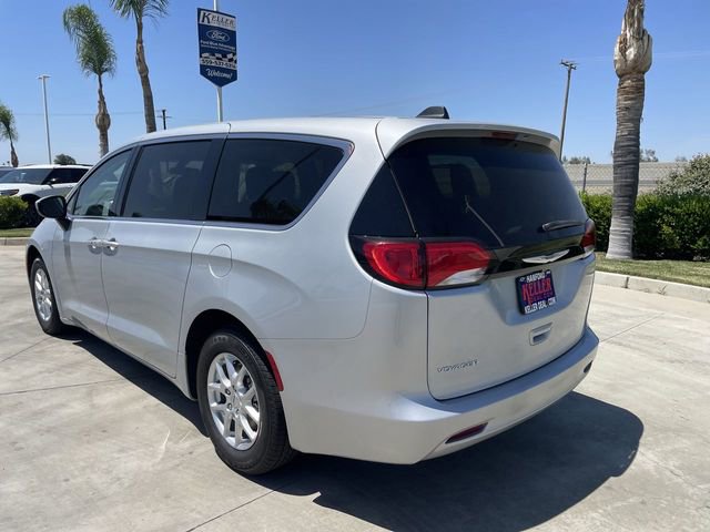 Used 2022 Chrysler Voyager LX FWD image 6