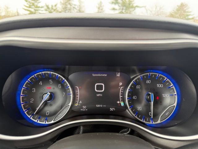 Used 2023 Chrysler Pacifica Touring-L FWD image 35
