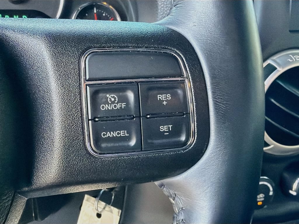 Used 2017 Jeep Wrangler Unlimited Sahara w/ Connectivity Group AWD/4WD image 32