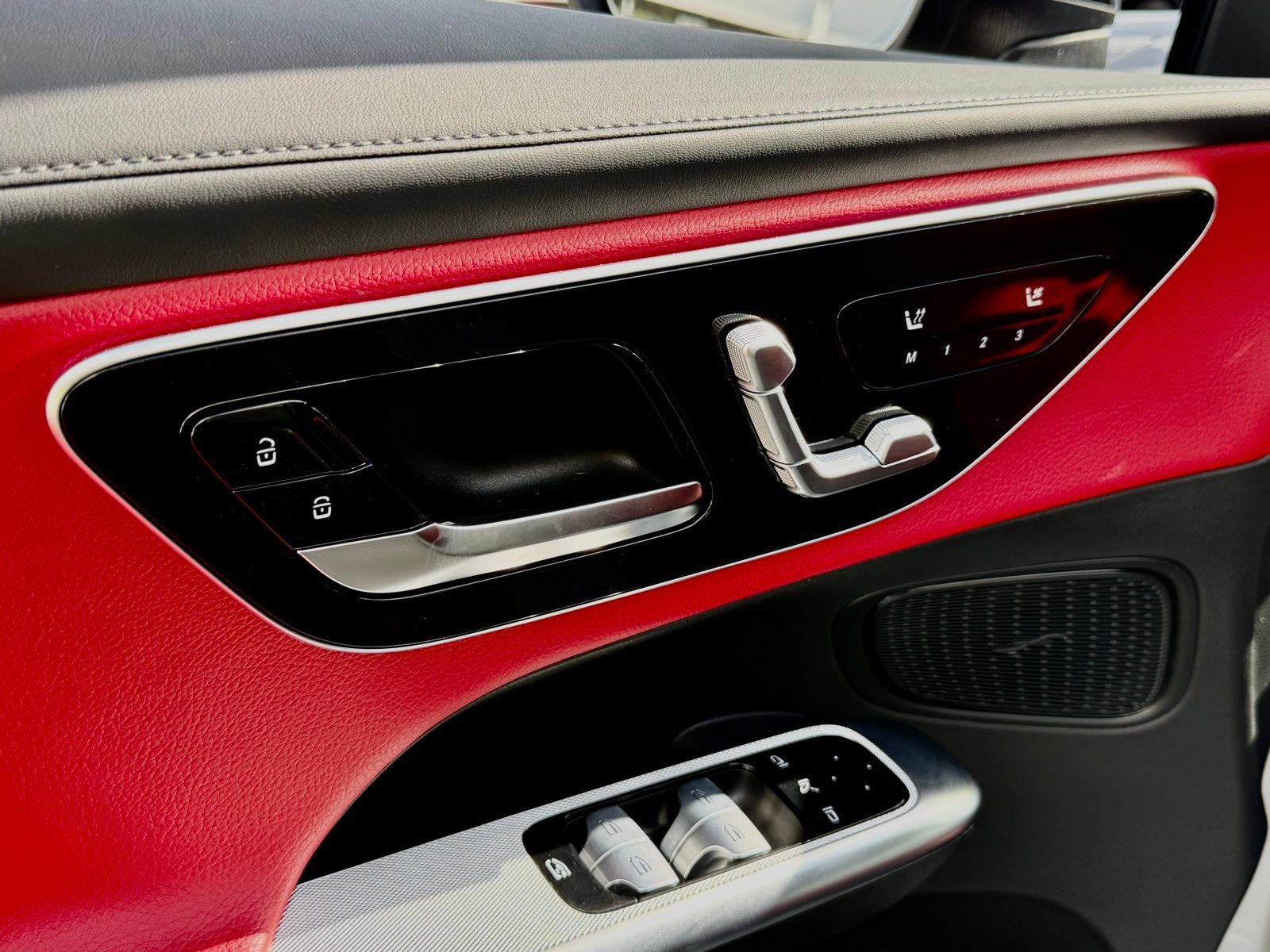 Used 2025 Mercedes-Benz GLC 43 AMG 4MATIC image 23