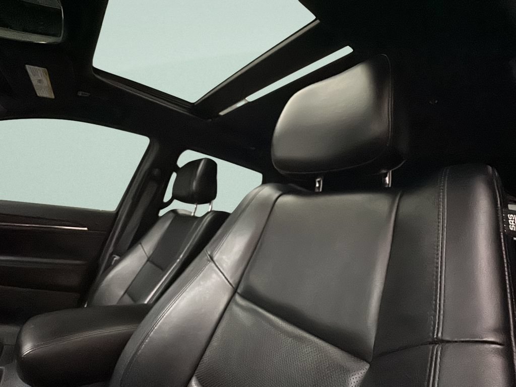 Used 2019 Jeep Grand Cherokee Limited w/ Luxury Group II AWD/4WD image 14