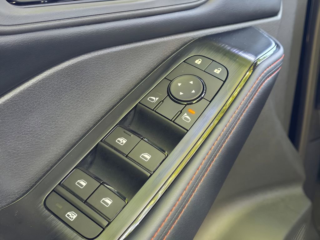 Used 2025 Nissan Rogue SV AWD/4WD image 17