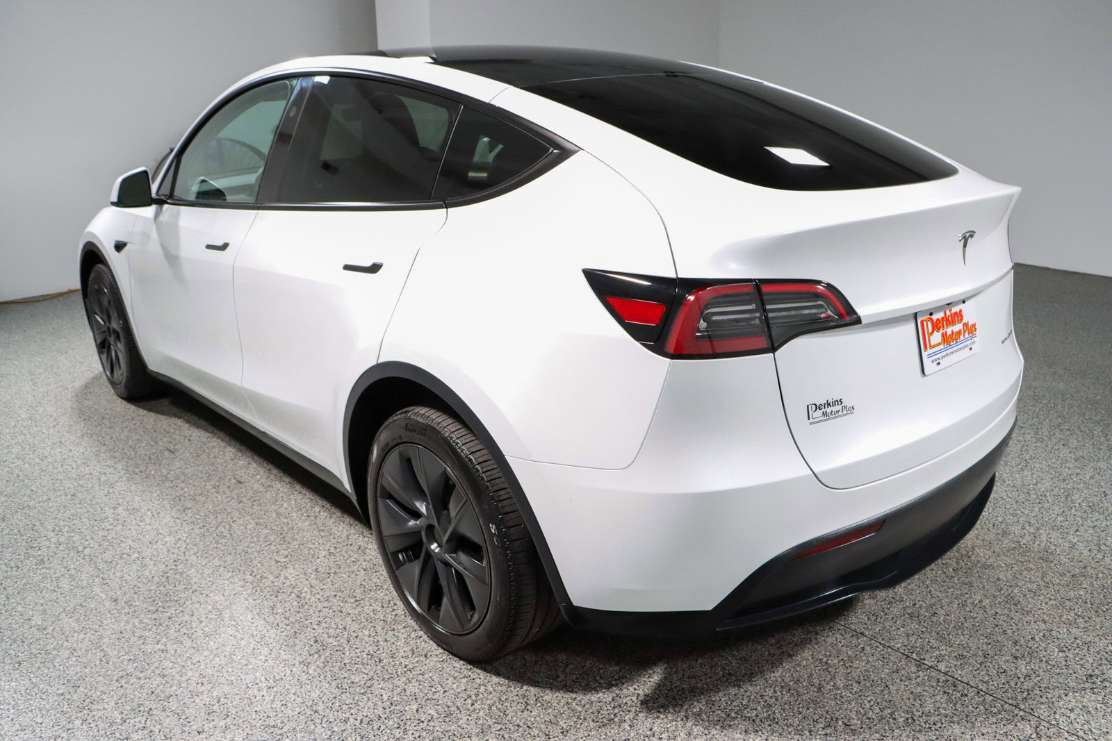 Used 2024 Tesla Model Y Long Range AWD/4WD image 9