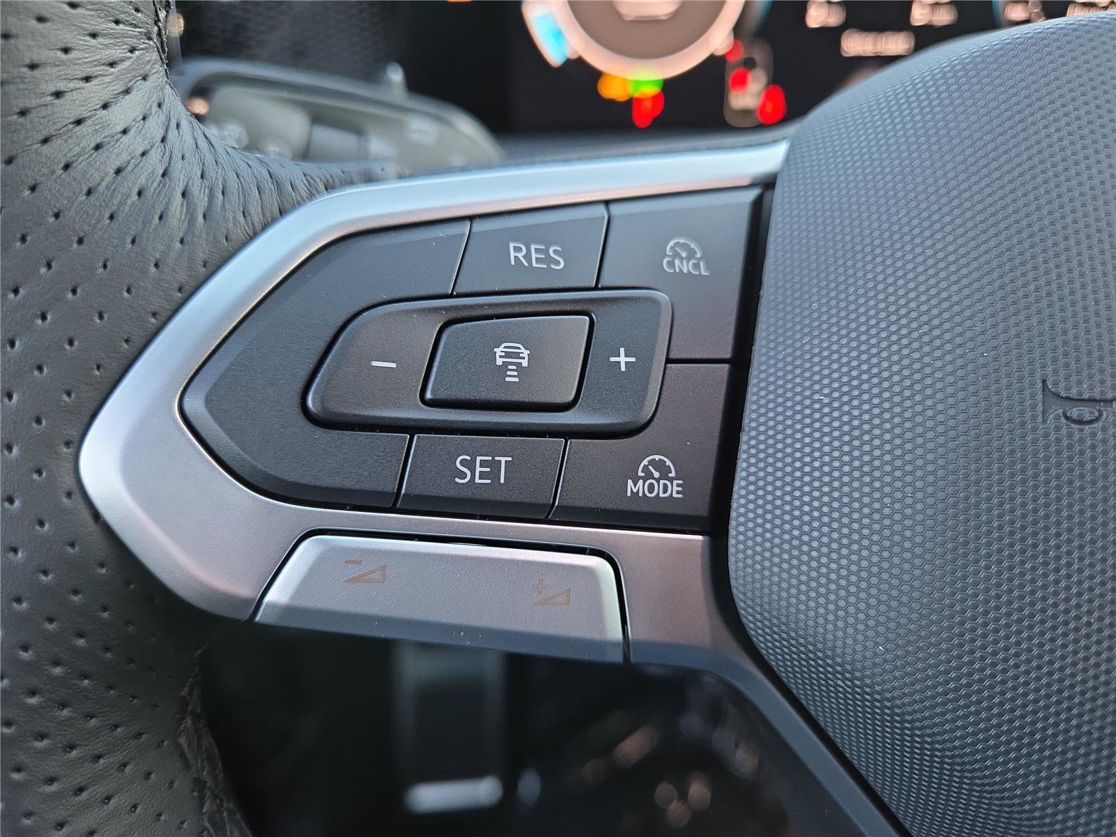 New 2026 Volkswagen Tiguan SE R-Line image 17