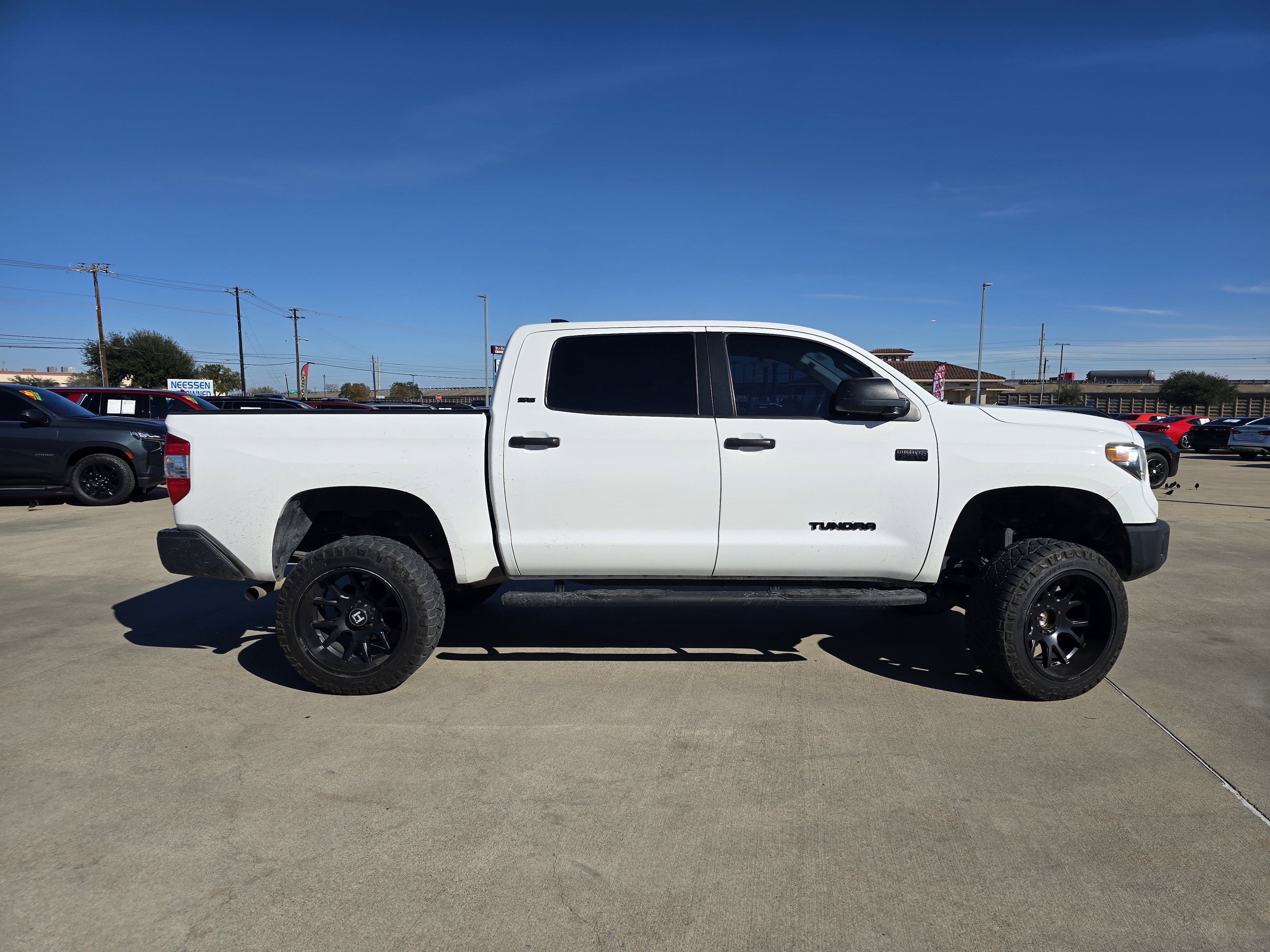 Used 2020 Toyota Tundra SR5 w/ SR5 Upgrade Package image 2