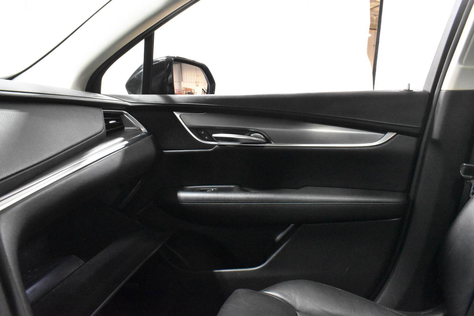 Used 2018 Cadillac XT5 Luxury w/ Driver Awareness Package image 19