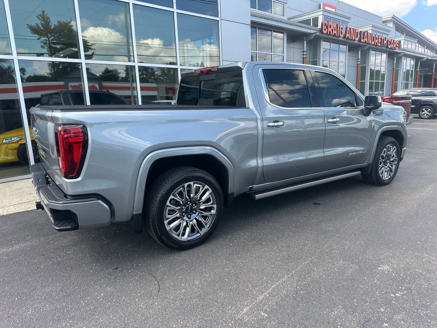 Used 2025 GMC Sierra 1500 Denali Ultimate AWD/4WD image 3