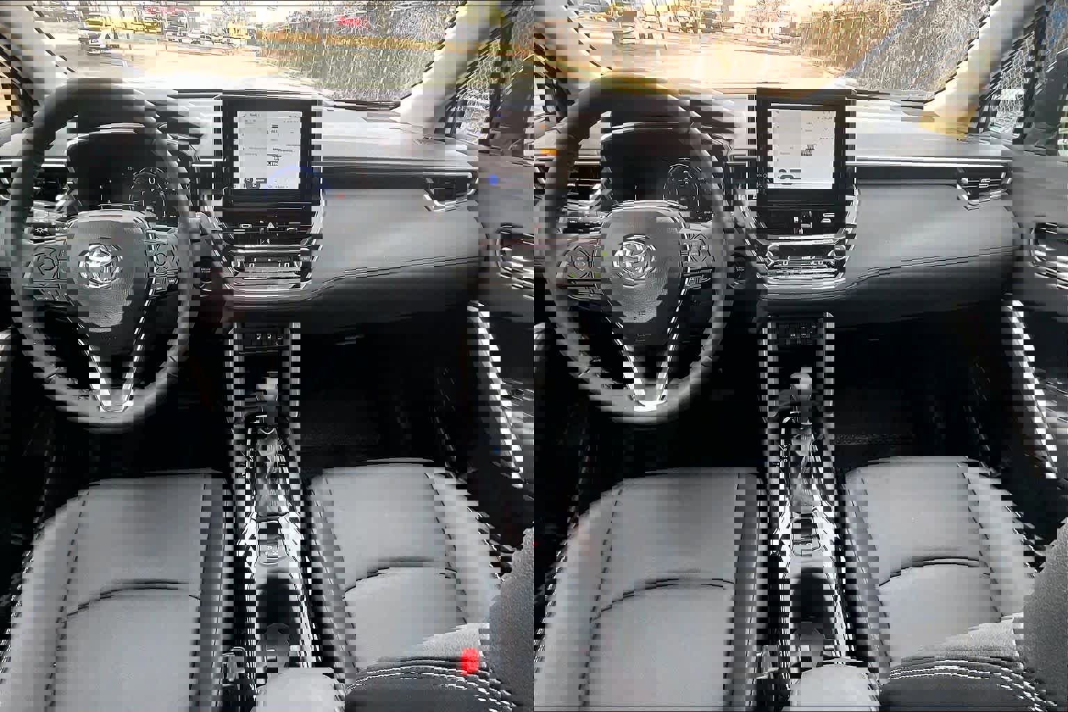 Used 2025 Toyota Corolla Cross XLE w/ Convenience Package image 15