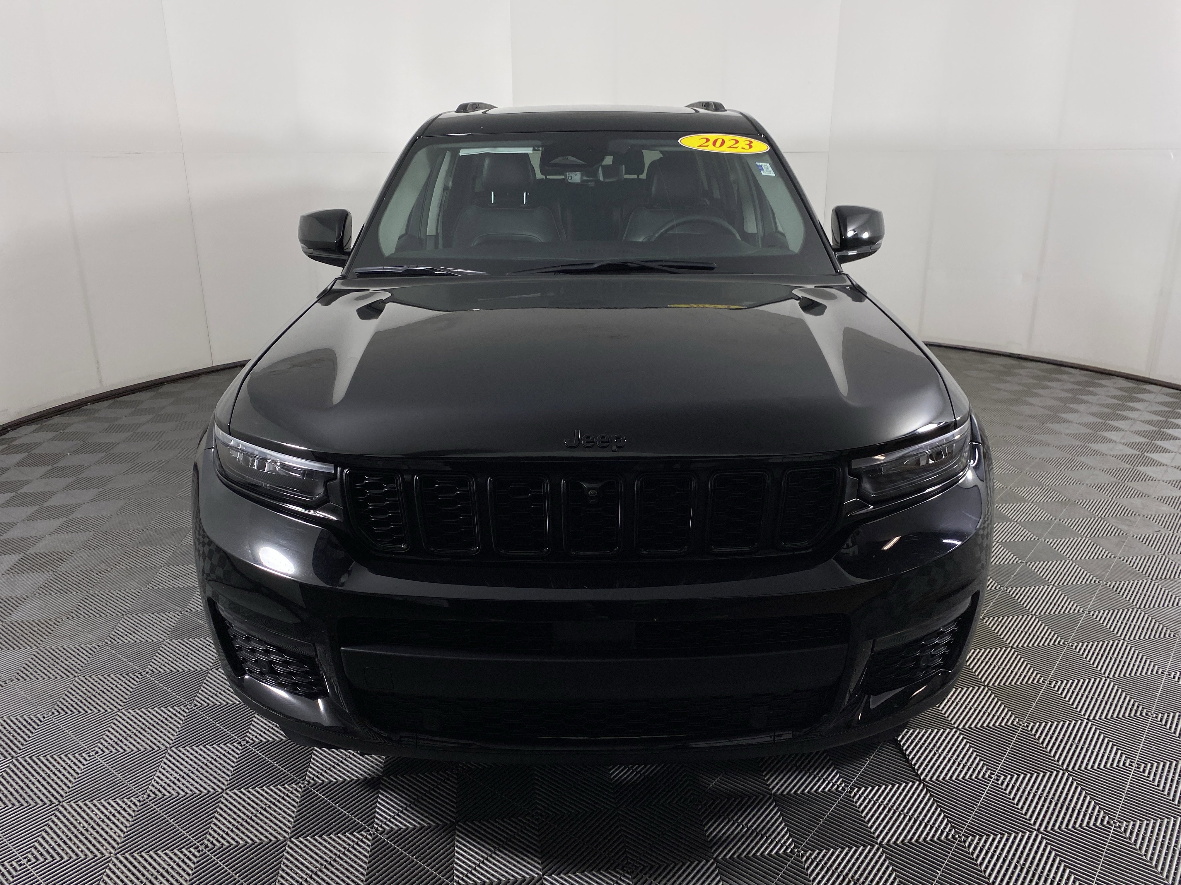 Used 2023 Jeep Grand Cherokee L Limited w/ Luxury Tech Group II image 11
