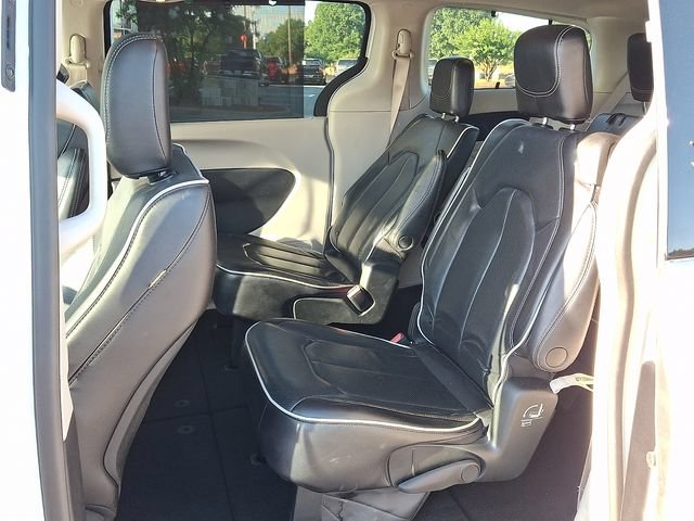 Used 2023 Chrysler Pacifica Limited FWD image 9