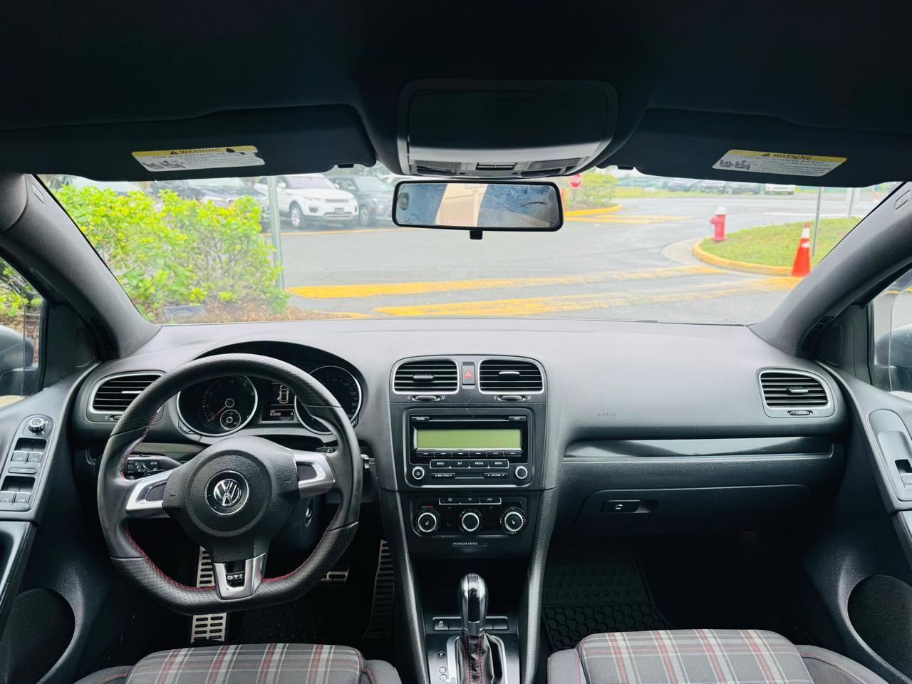 Used 2011 Volkswagen Golf 4-Door FWD image 18