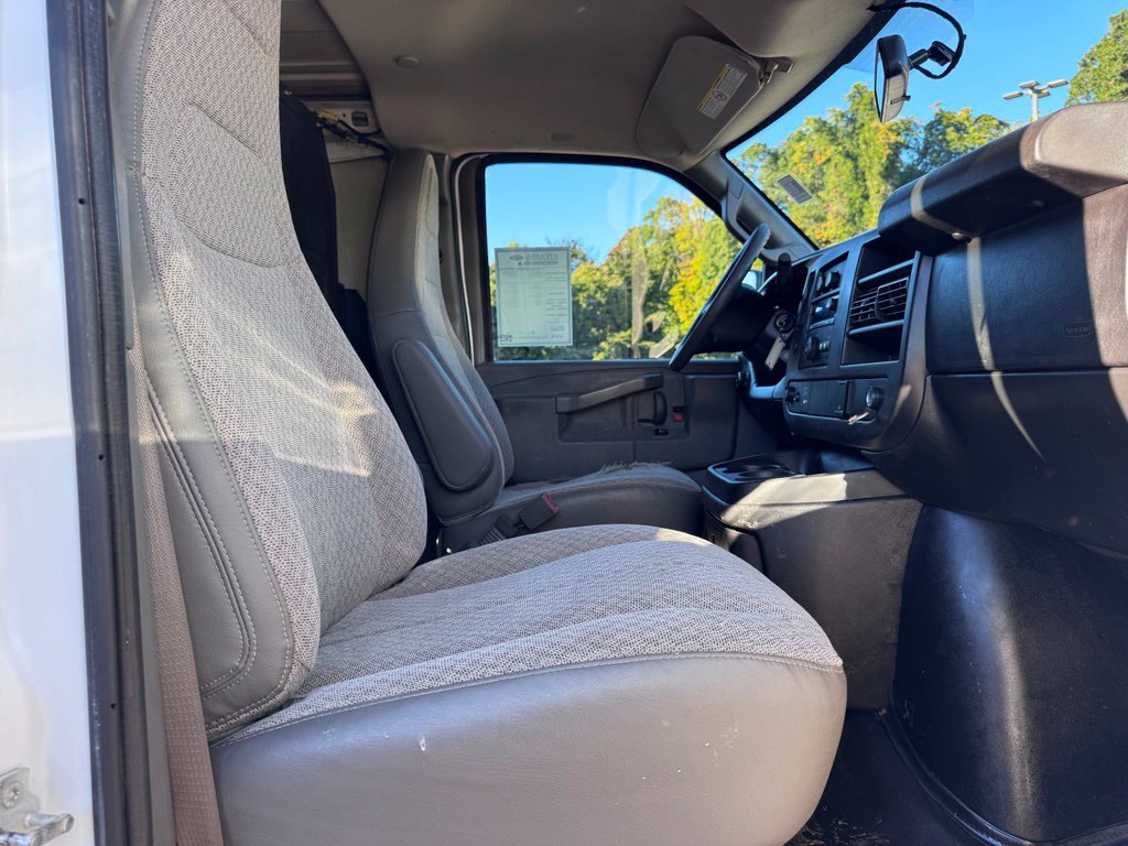 Used 2017 Chevrolet Express 2500 RWD image 18