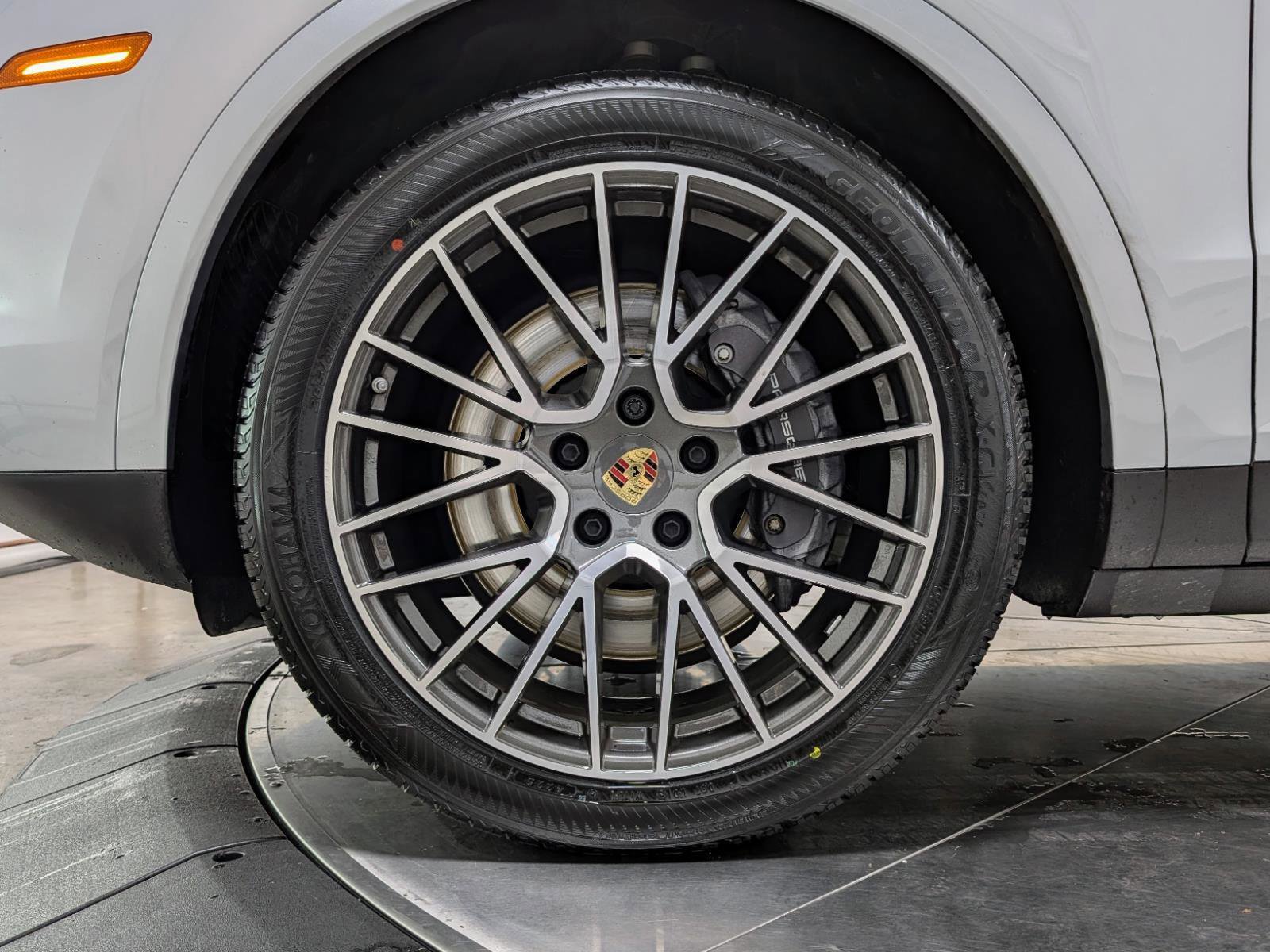 Used 2023 Porsche Cayenne Platinum Edition image 11