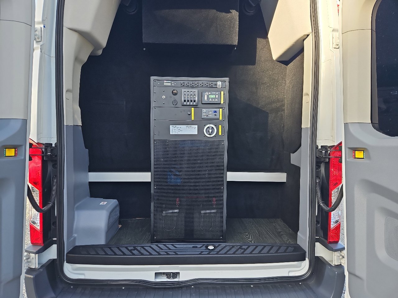 Used 2019 Ford Transit 350 XL image 18