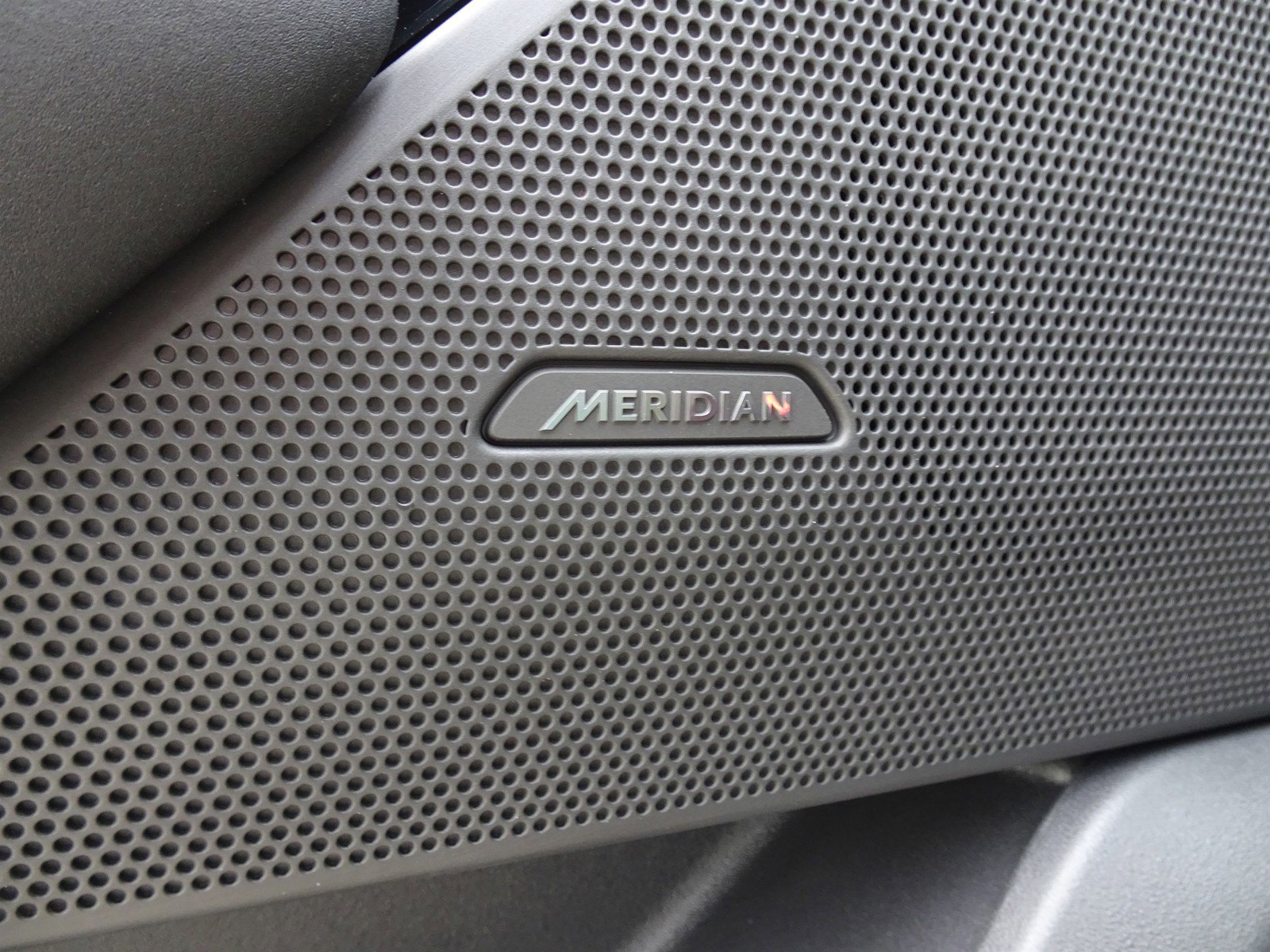 New 2025 Land Rover Range Rover Velar Dynamic SE image 5