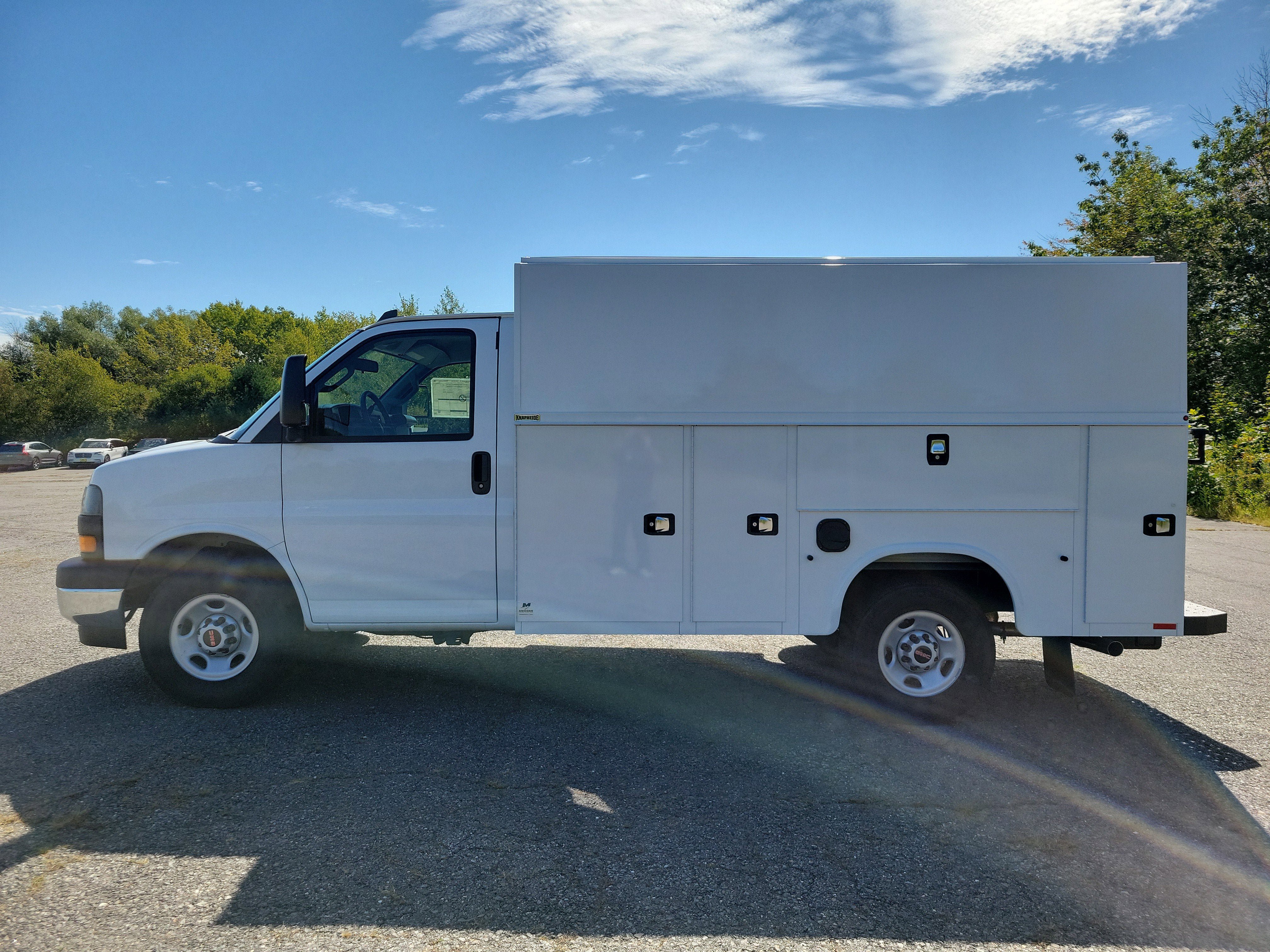 New 2025 GMC Savana 3500 w/ Power Convenience Package RWD image 2