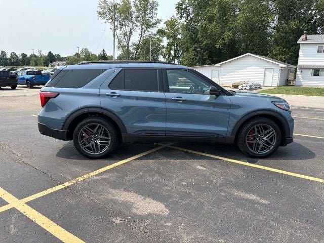 Used 2025 Ford Explorer ST AWD/4WD image 2
