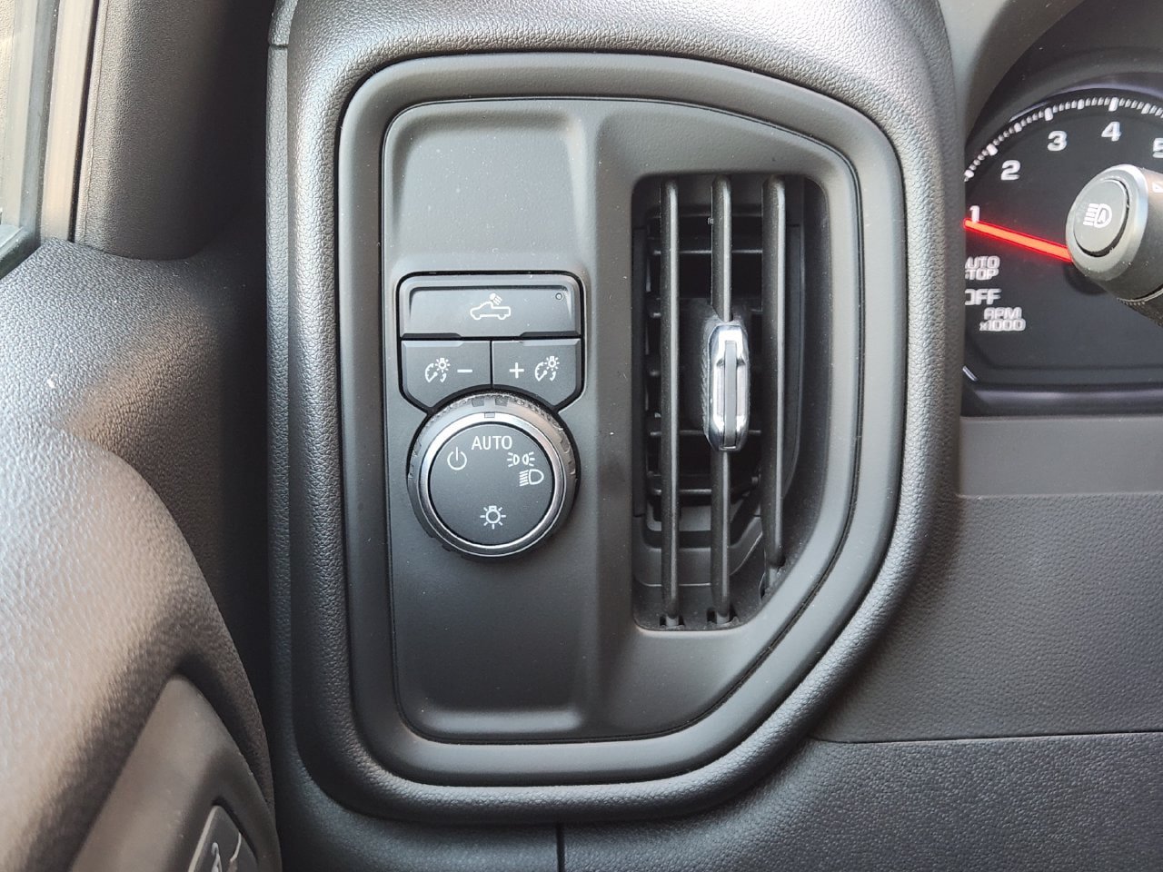 Used 2025 Chevrolet Silverado 1500 Custom w/ Turbomax Blackout Package RWD image 20