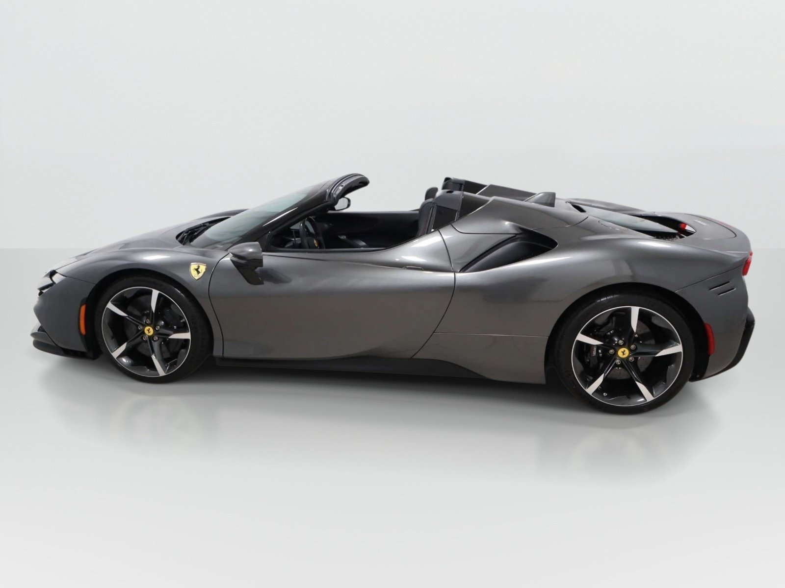Used 2025 Ferrari SF90 Spider AWD/4WD image 16