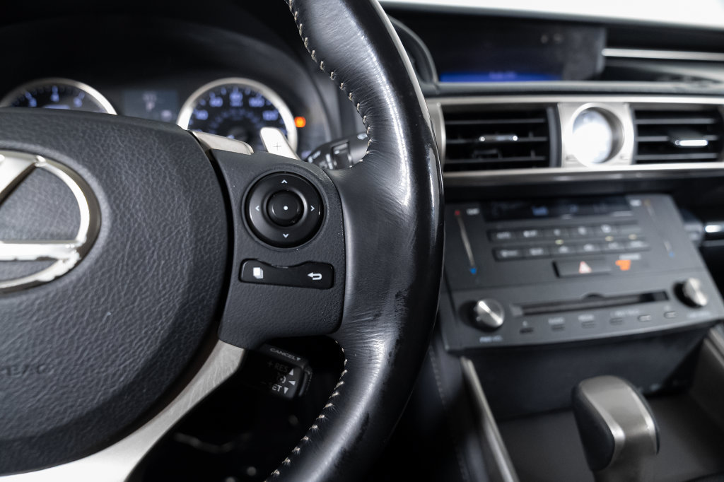 Used 2016 Lexus IS 200t RWD image 28