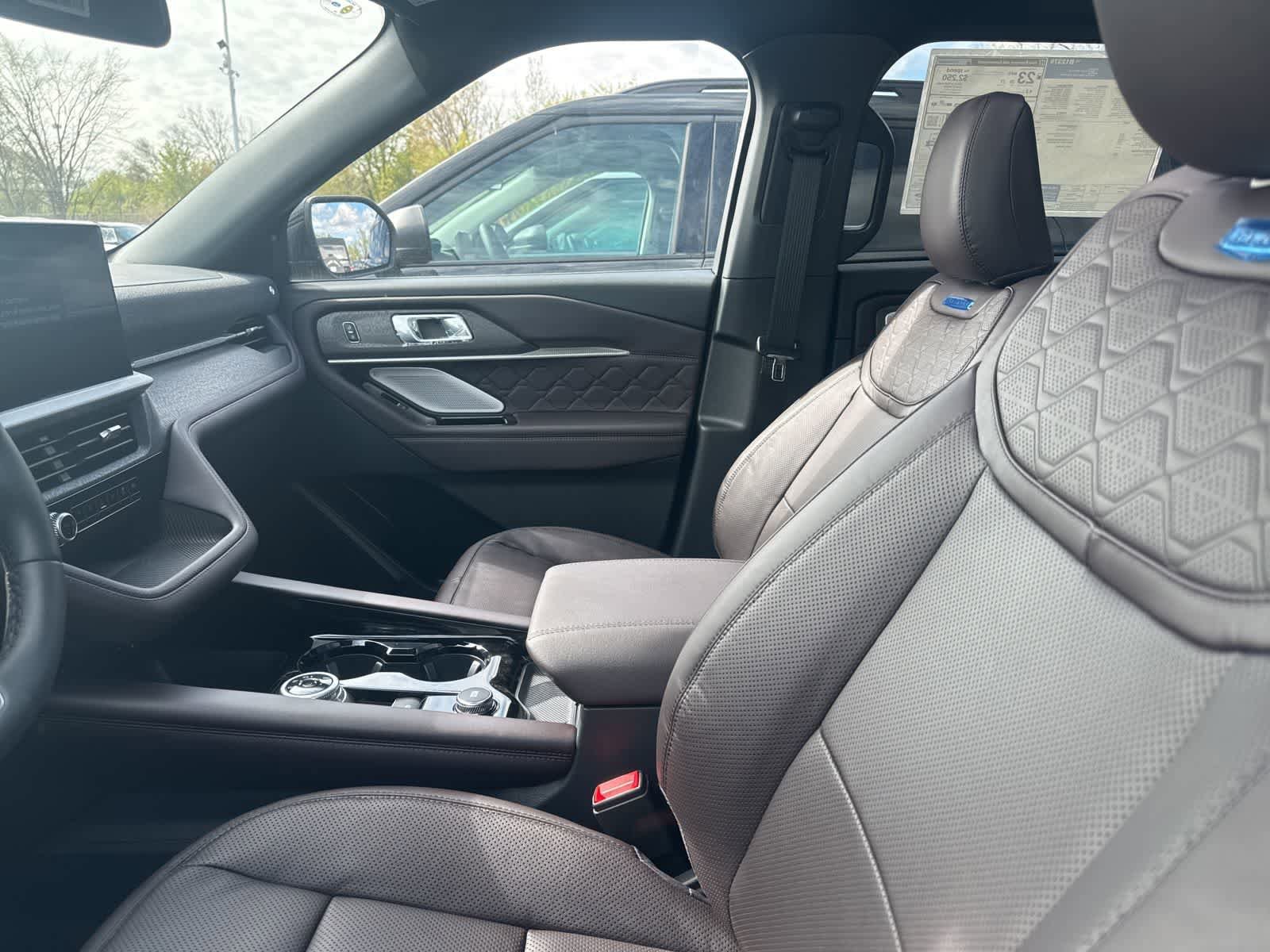 New 2026 Ford Explorer Platinum w/ LUX Leather Package AWD/4WD image 30