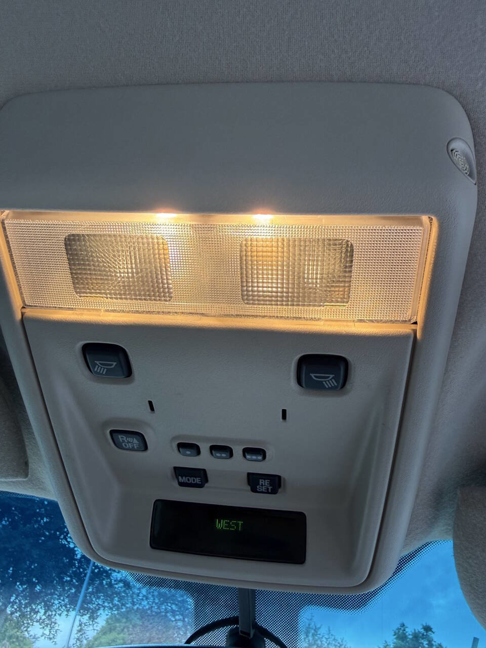 Used 2003 Lincoln Town Car Signature image 27