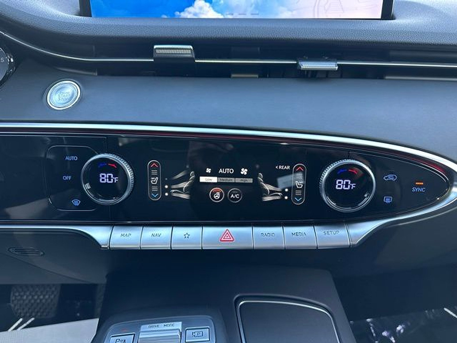 Used 2023 Genesis GV70 2.5T w/ Advanced Package image 34