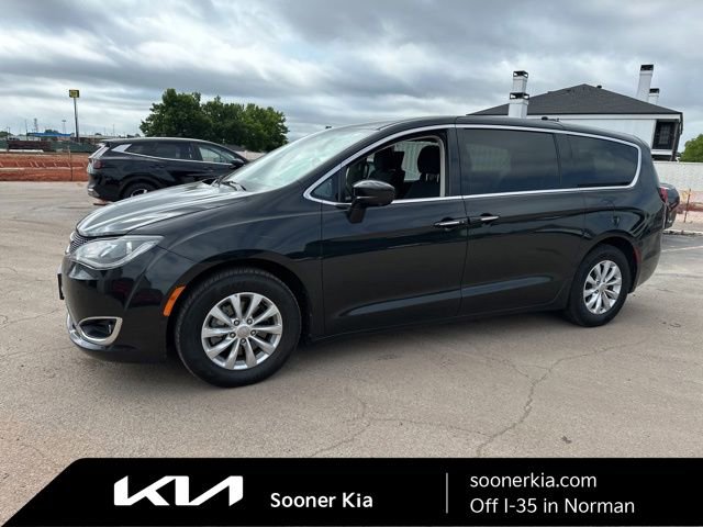 Used 2019 Chrysler Pacifica Touring Plus w/ Advanced Safetytec Group FWD image 1