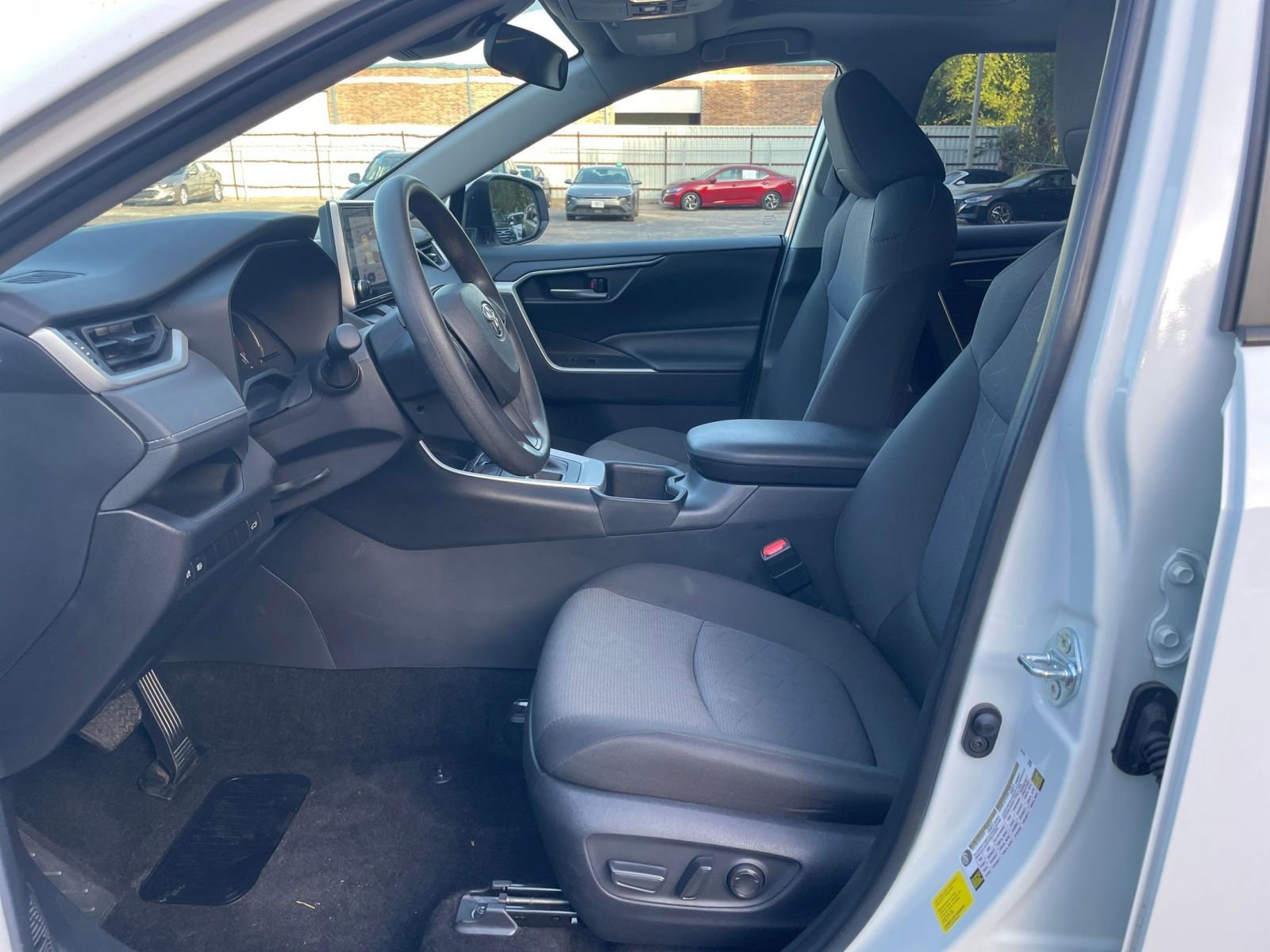 Used 2025 Toyota RAV4 XLE image 27