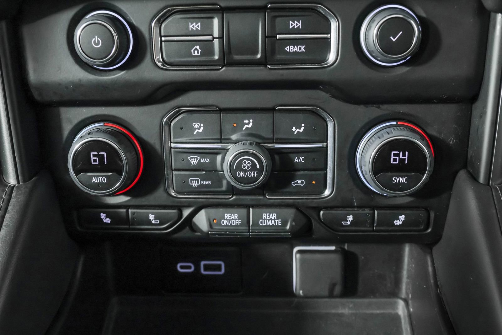 Used 2022 Chevrolet Tahoe Z71 w/ Luxury Package AWD/4WD image 35