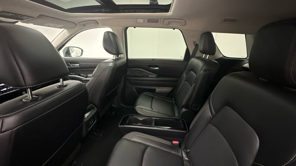 New 2026 Nissan Pathfinder SL w/ SL Premium Package AWD/4WD image 10