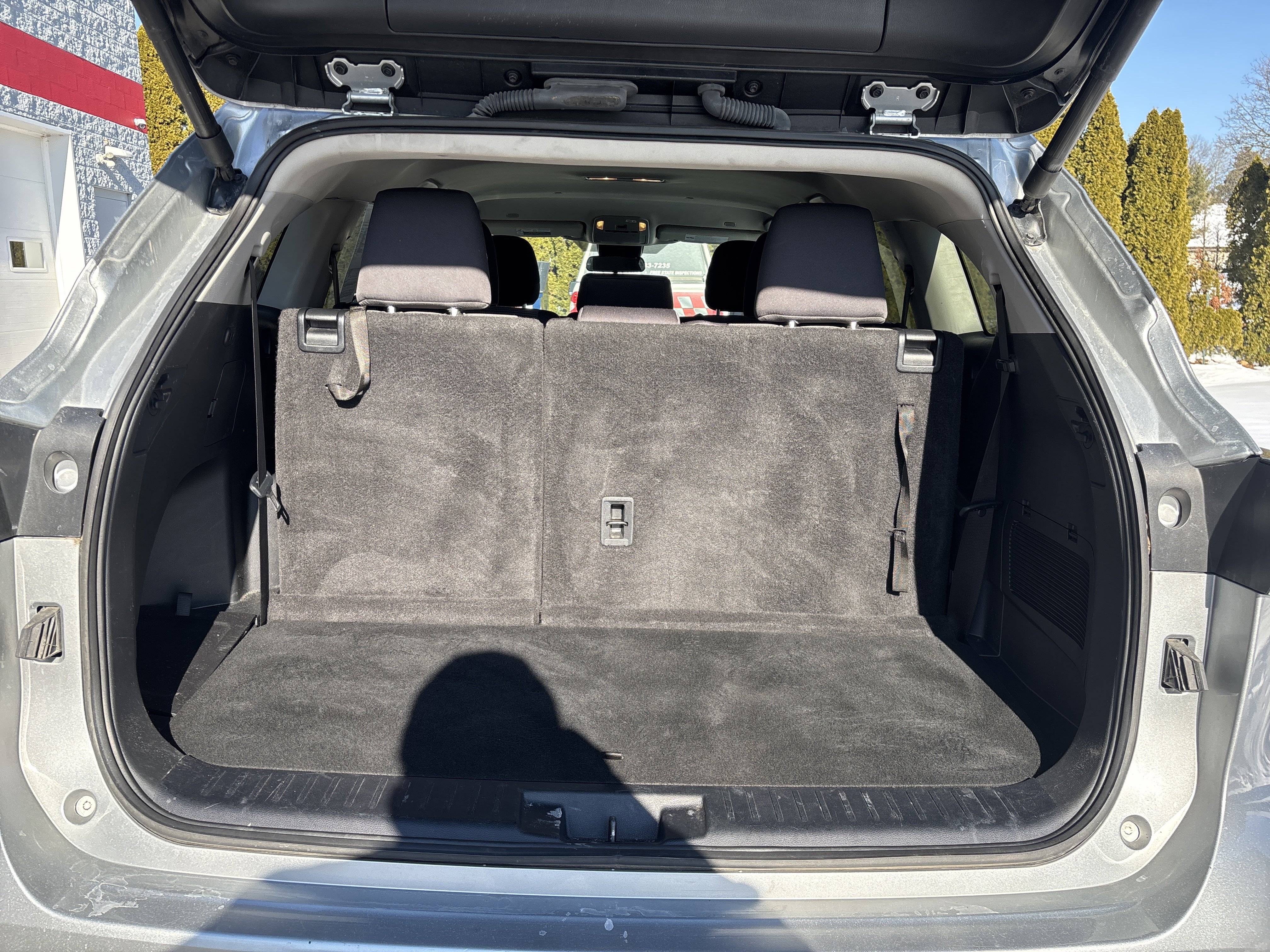 Used 2024 Toyota Highlander LE image 5