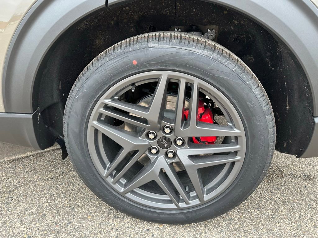 New 2026 Ford Explorer ST-Line w/ ST-Line Street Pack image 7