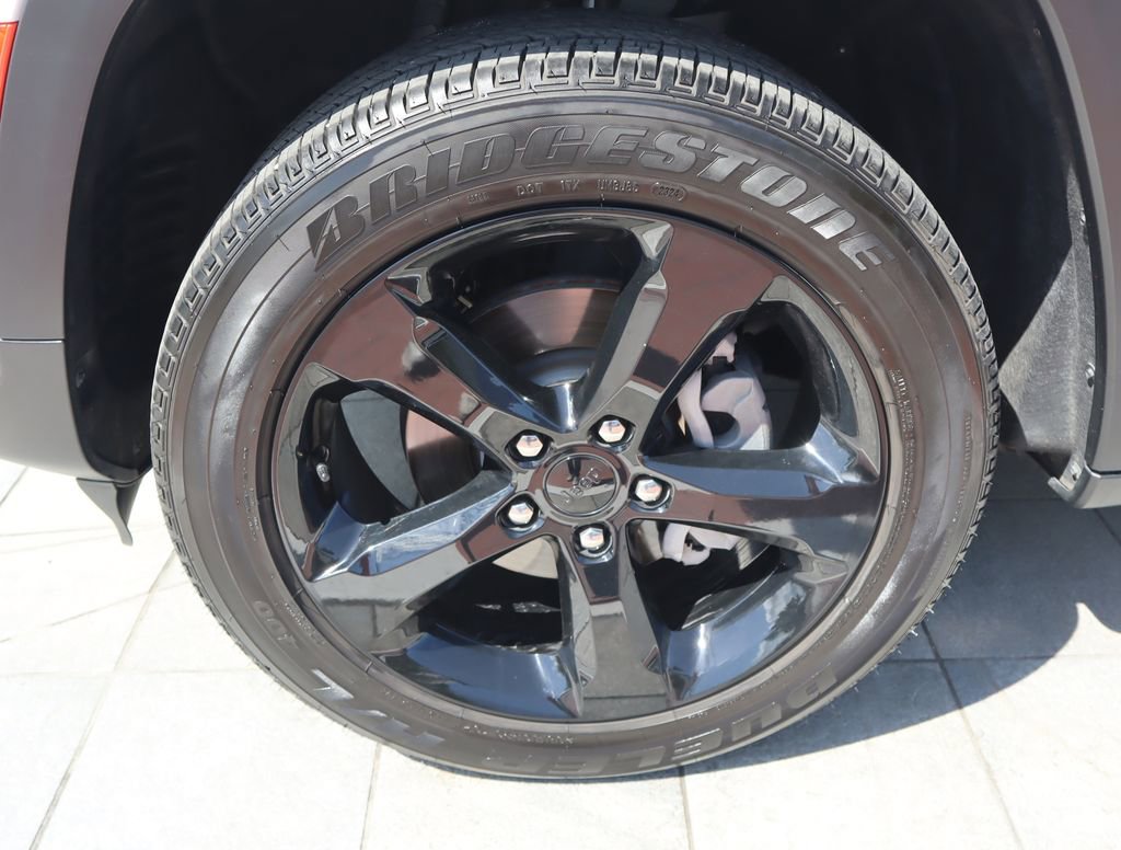 Used 2024 Jeep Grand Cherokee Altitude RWD image 9