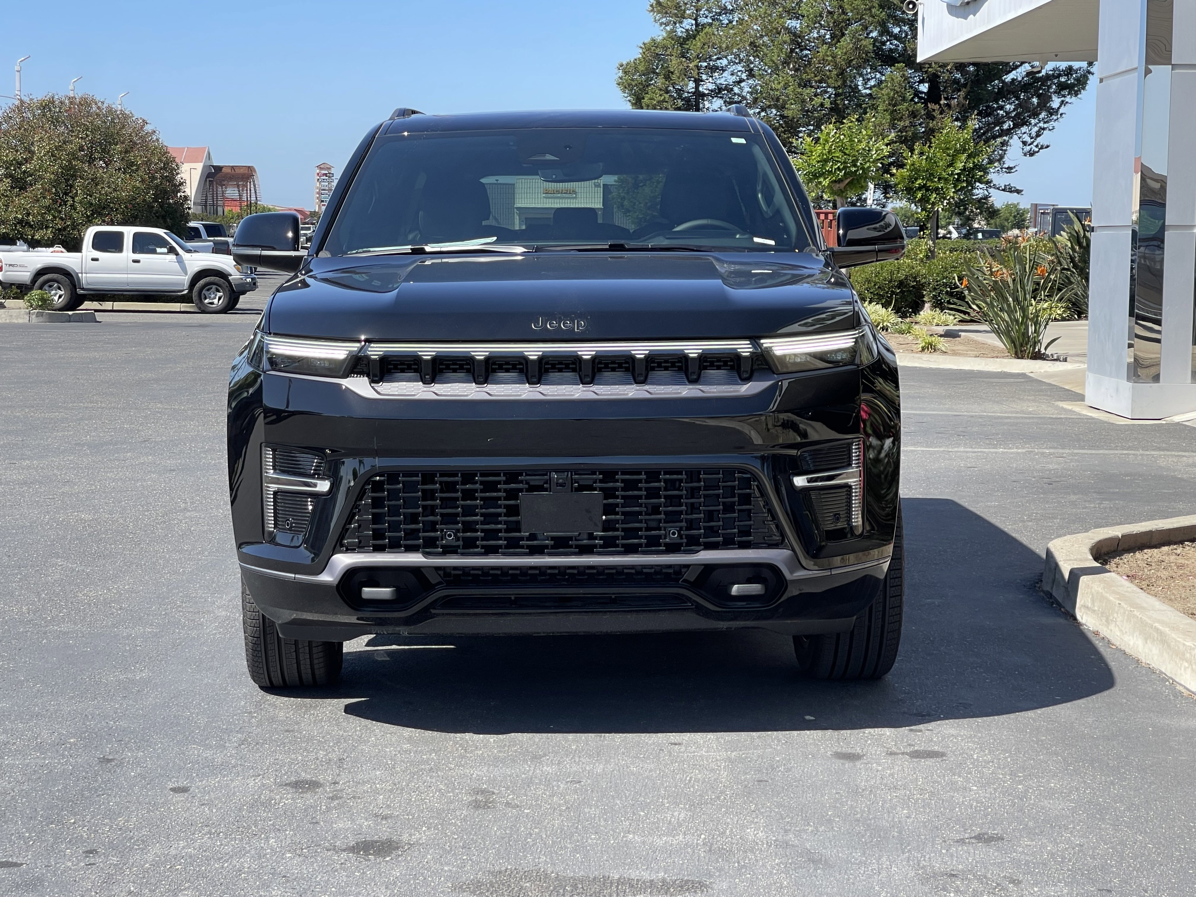 New 2026 Jeep Grand Wagoneer L Limited AWD/4WD image 4