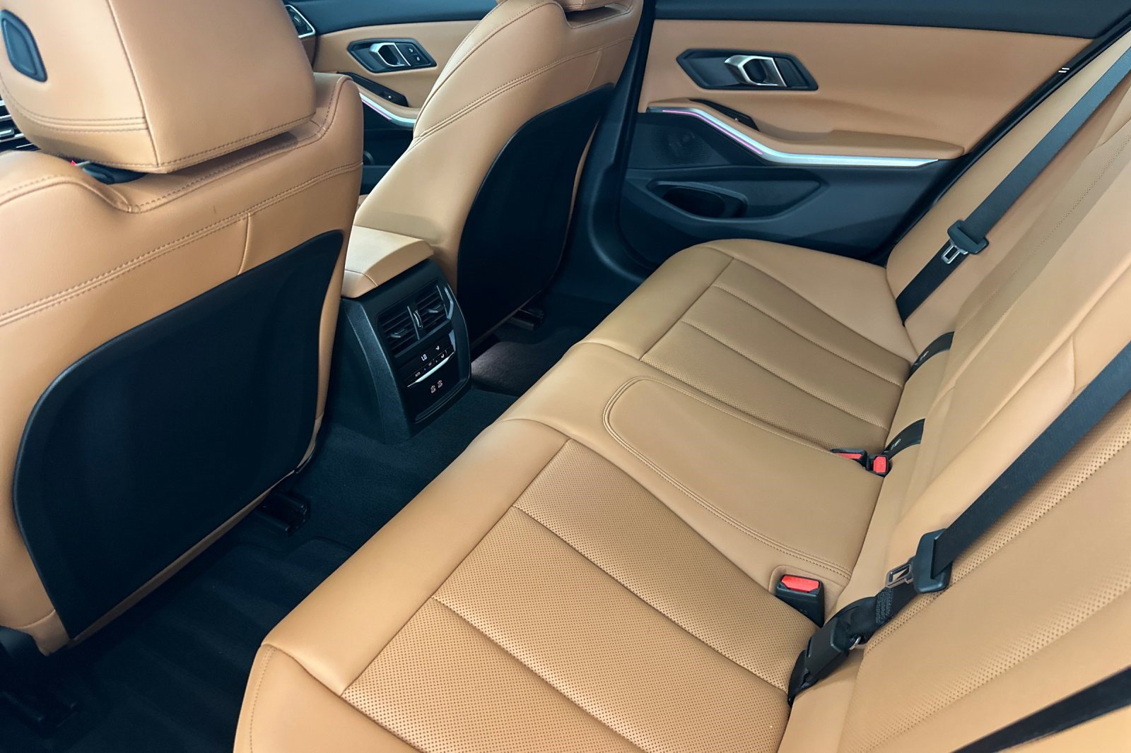 Certified 2024 BMW 330i Sedan w/ Convenience Package RWD image 30