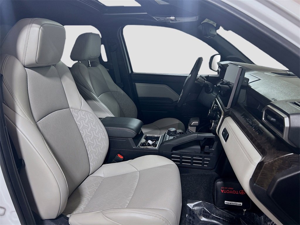 Used 2025 Toyota Tacoma TRD Sport image 25