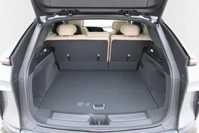 Used 2024 Cadillac Lyriq Luxury w/ Nappa Leather Package image 18