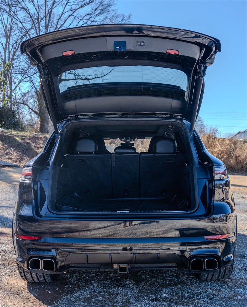 Used 2019 Porsche Cayenne Turbo w/ Sportdesign Package image 9
