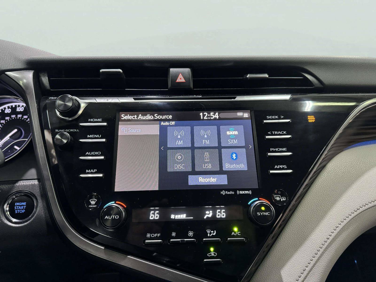 Used 2020 Toyota Camry XLE FWD image 40