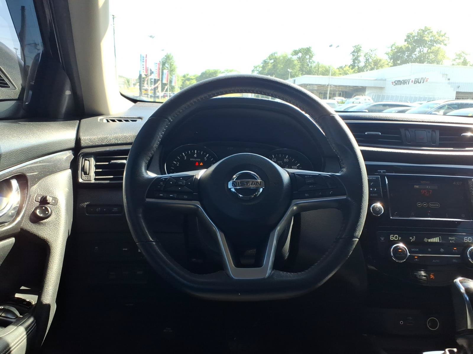 Used 2018 Nissan Rogue SV AWD/4WD image 20